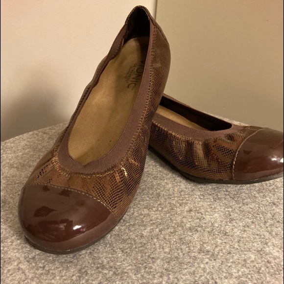 Vionic Shoes - Vionic Allora Brown/Bronze Ballet Flat (Like new)